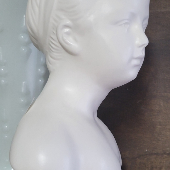 Bust of Girl by: National Potteries - Picture 3 of 3